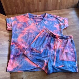Zenana tie dye women's lounging short set size small relaxed oversized fit